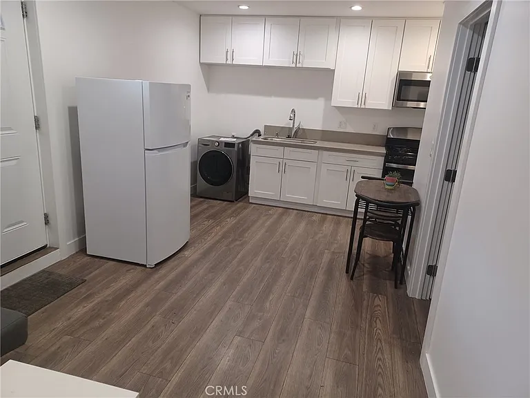 24019 Sylvan St #ADU — Photo 7