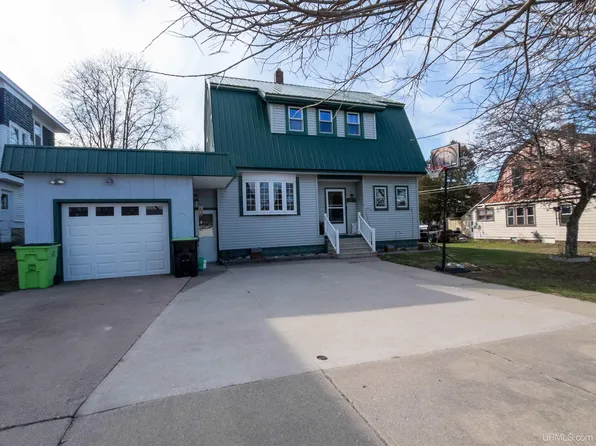 319 Maple St, Munising, MI 49862