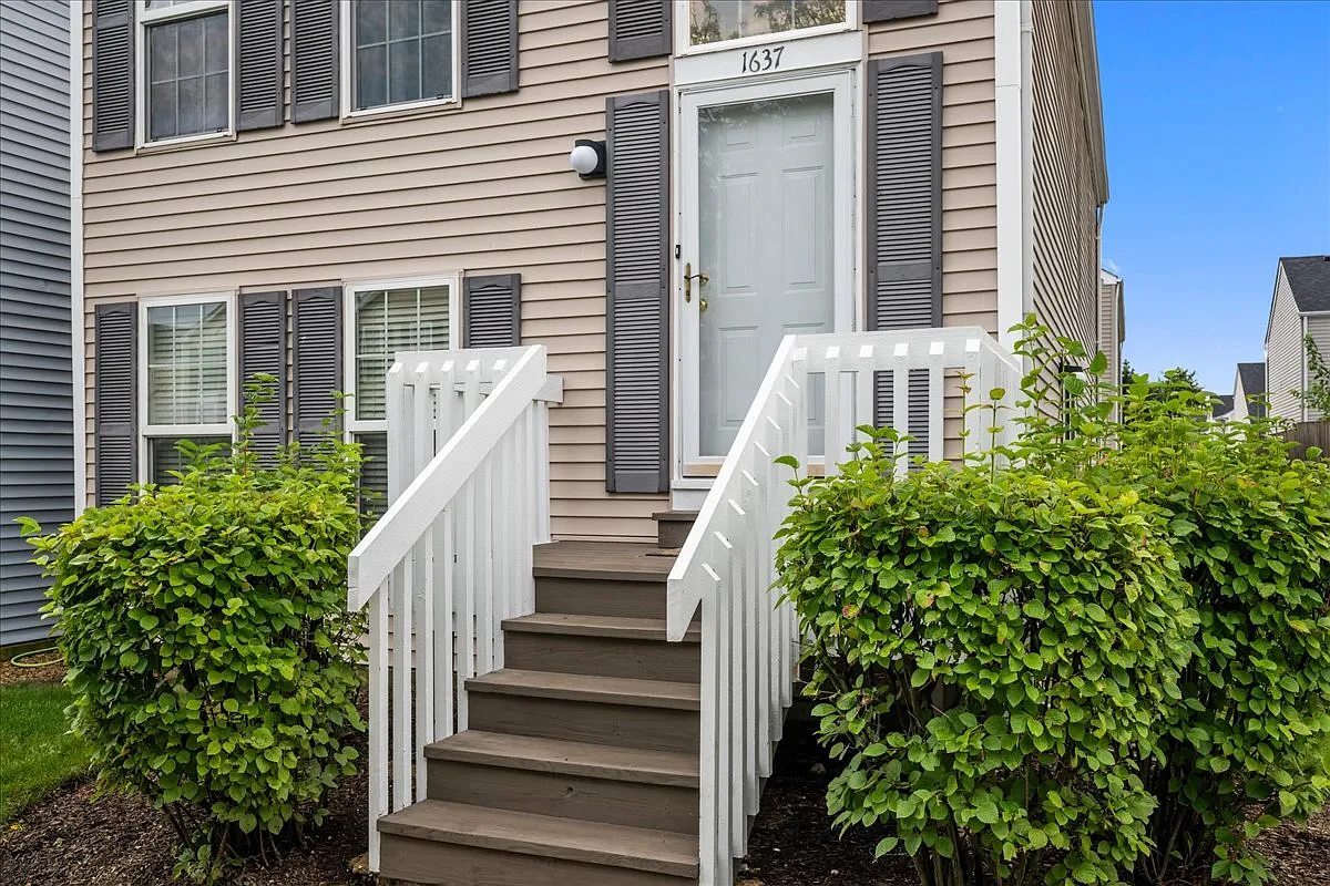 3 bed, 1380 sqft, $2,500 — Photo 3