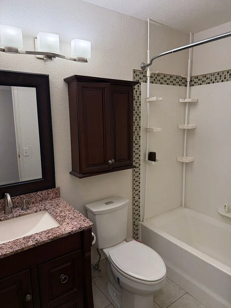 Coming Soon - Great 3 Bedroom / 2 Bathroom Condo In Riverside — Photo 4