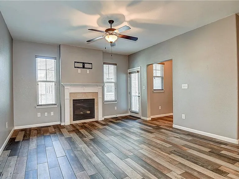 624 Foster Ln — Photo 16
