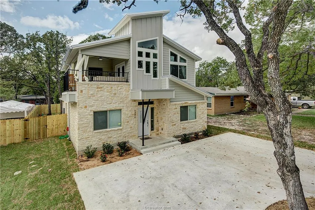 5 bed, 4.5 bath, 2142 sqft, $4,200 — Photo 1