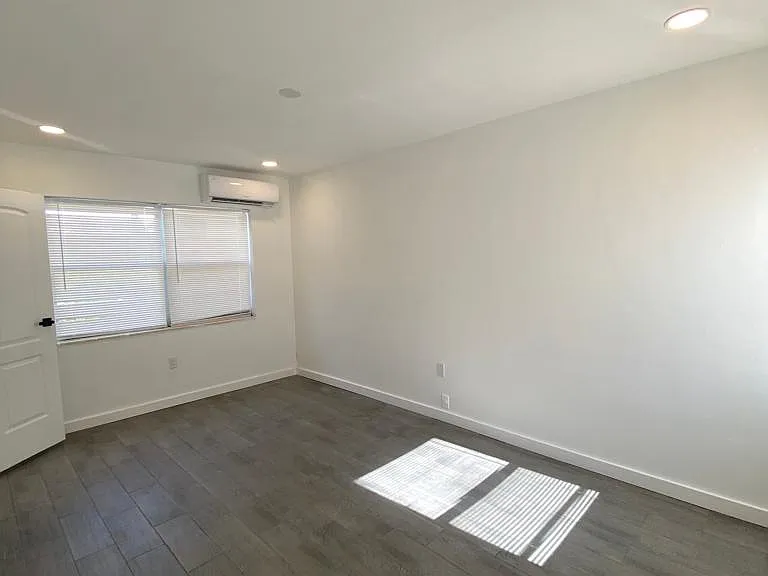 14280 NE 6th Ave #1 — Photo 6