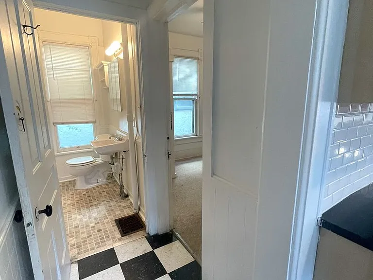 310 E William St — Photo 18