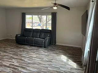 114 Carmel Dr — Photo 3