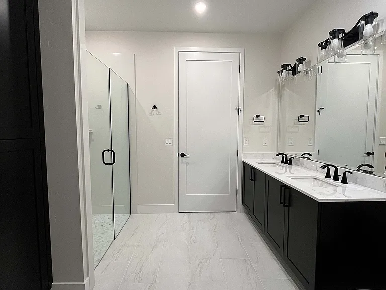401 W Grand Ave #401 — Photo 10