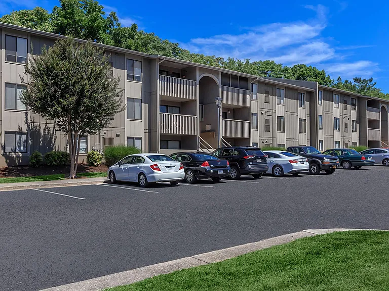 Honeywood Apartments — Photo 25