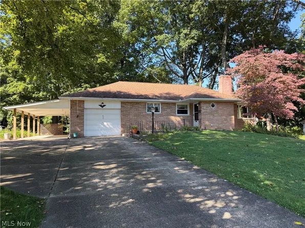 633 Fairview Pl, Alliance, OH 44601
