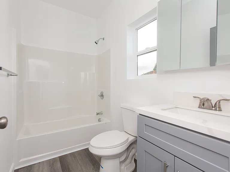 104 S Chestnut St #B — Photo 13