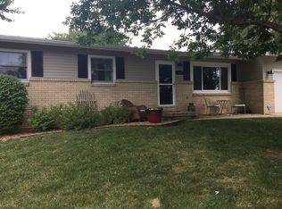 704 Northwood Dr, Mahomet, IL 61853