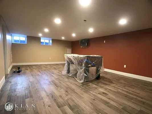 Rented by Kian Realty | media 11