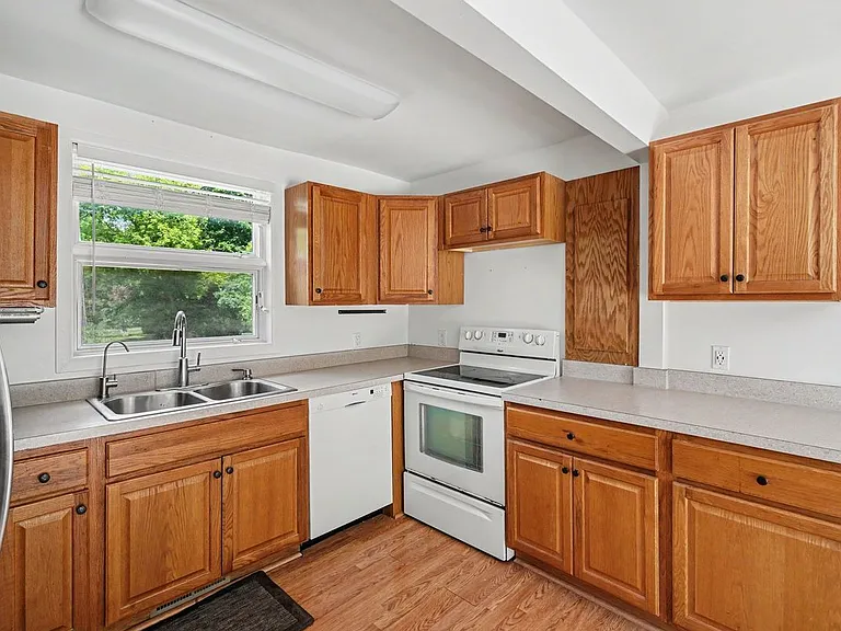 5380 Center St — Photo 11