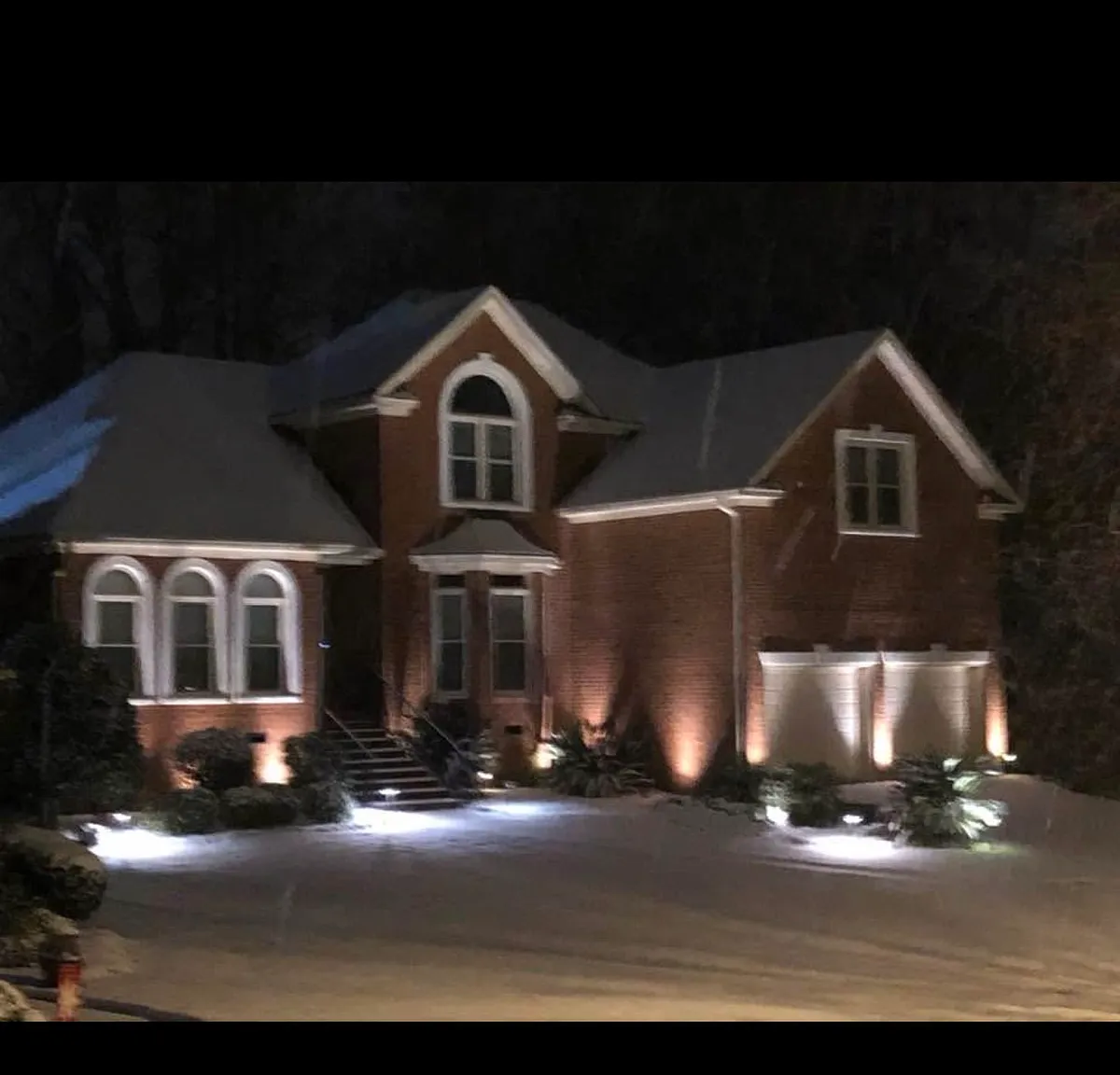 Building Photo - 10 Hickory Hall Ct