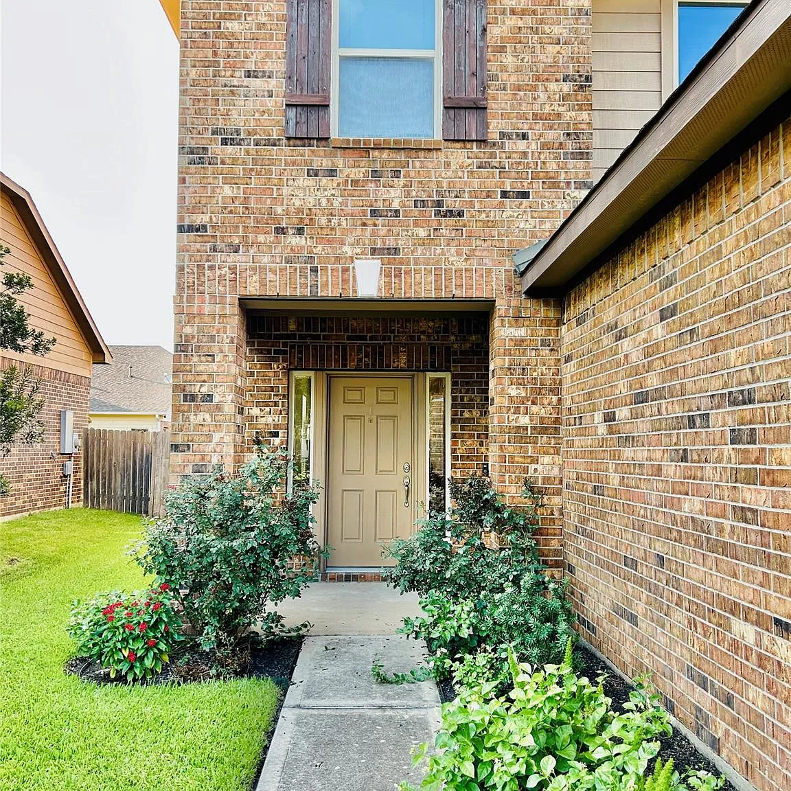 4 bed, 2.5 bath, 1930 sqft, $2,500 — Photo 2