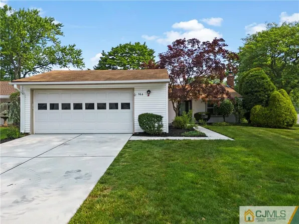 90 Chatham Dr #A, Monroe Township, NJ 08831