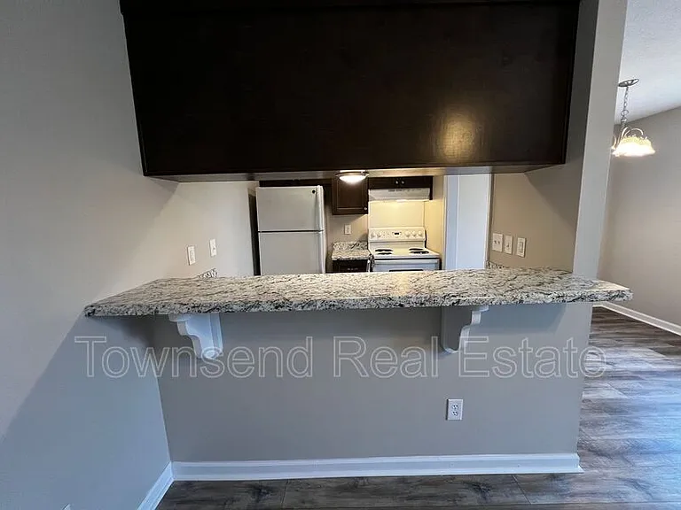 1425B Ireland Dr — Photo 4