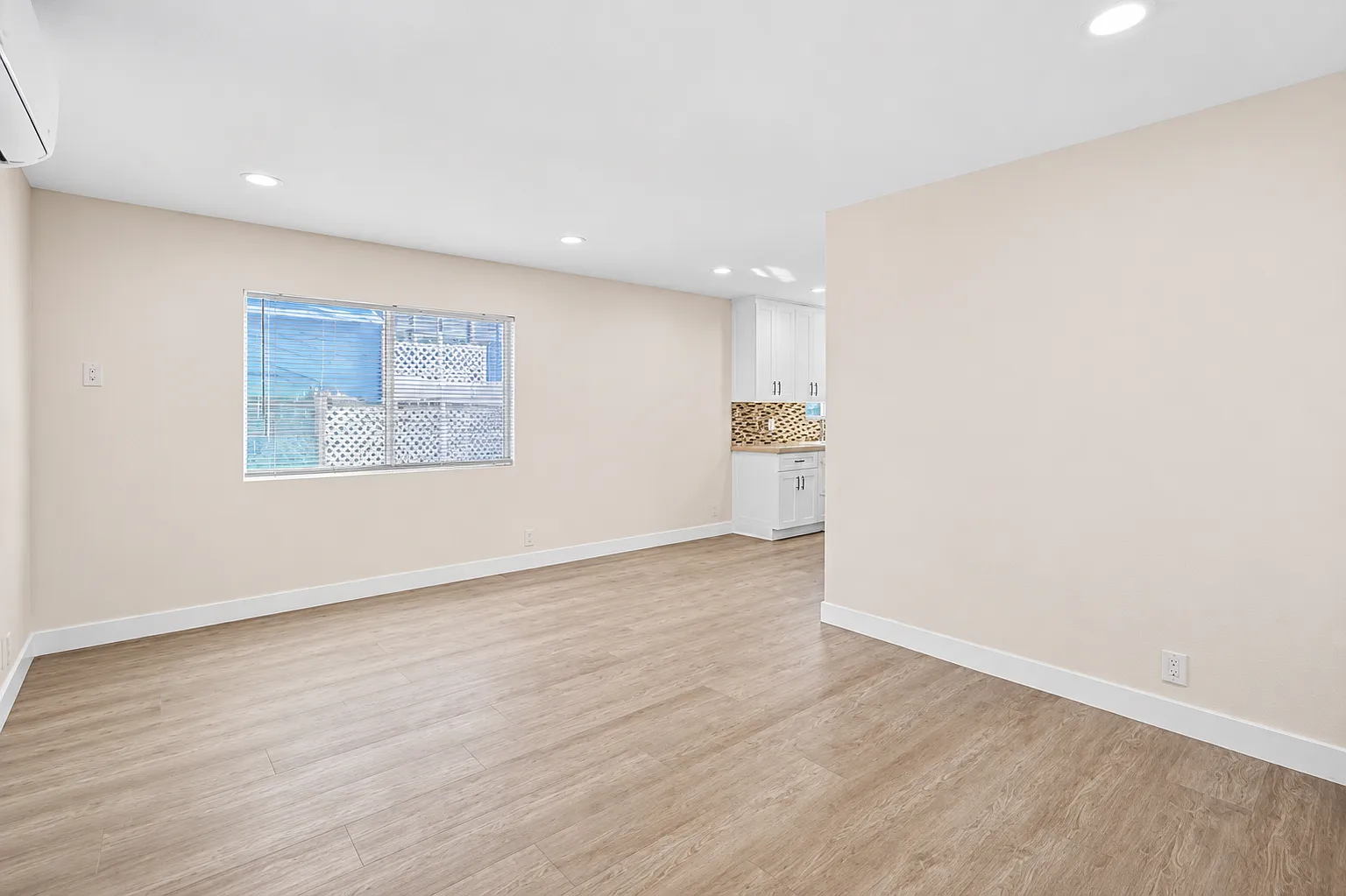 2 bed, 817 sqft, $3,000 — Photo 3