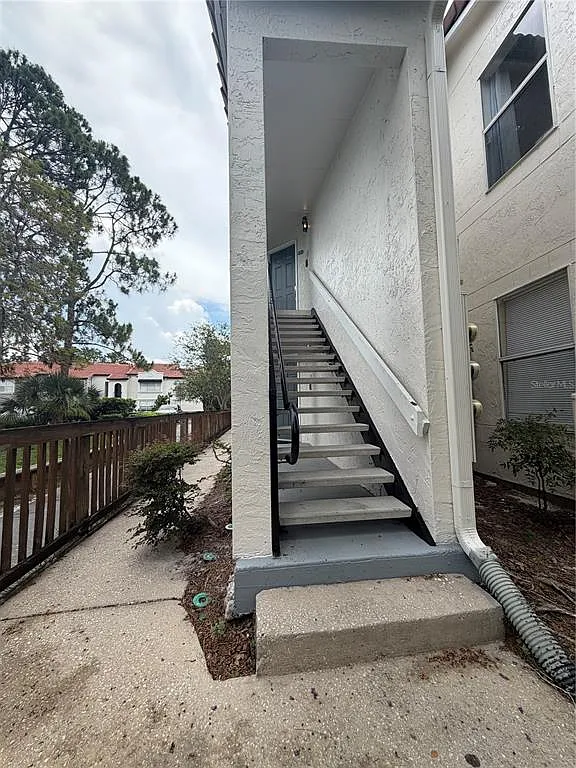 2 bed, 1.0 bath, 919 sqft, $1,600 — Photo 2
