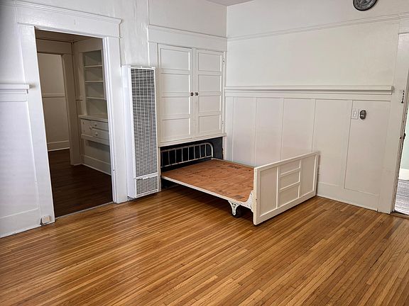 4th image of 3962 Goldfinch St APT 9