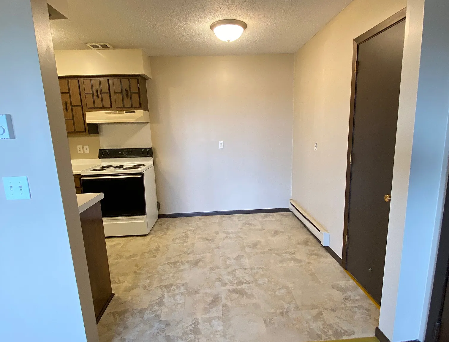 Parkside Apartments - Unit 5 — Photo 3