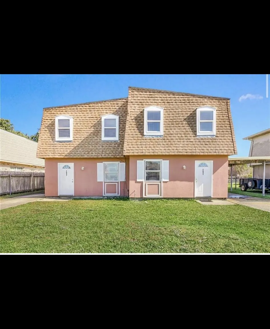 2 bed, 1.5 bath, 2160 sqft, $1,350 — Photo 1