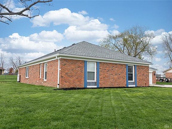 4th image of 3685 Meadowcourt Dr