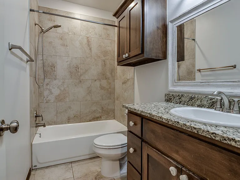 2200 Alta Vista Ln — Photo 22