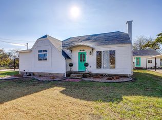 619 W Live Oak St, Jacksboro, TX 76458