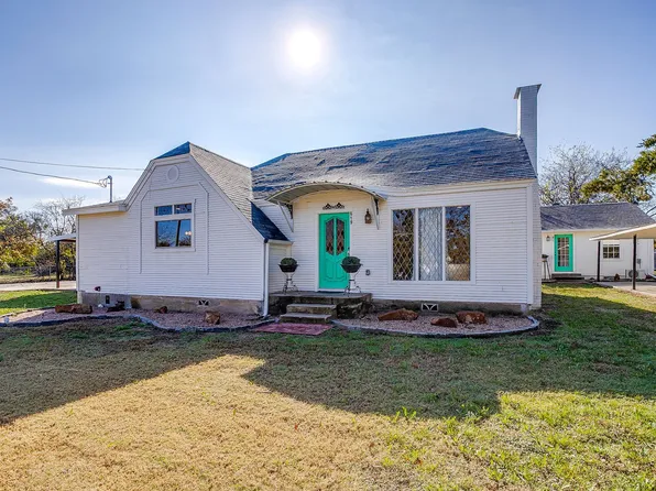 619 W Live Oak St, Jacksboro, TX 76458