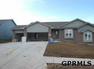 5716 N 167 Avenue Cir, Omaha, NE 68116