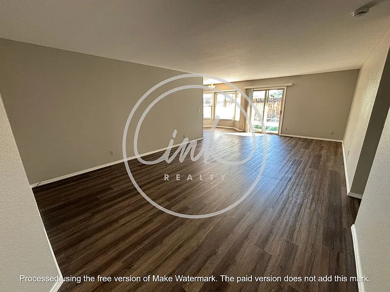 1320 E Marion Russell Dr — Photo 2