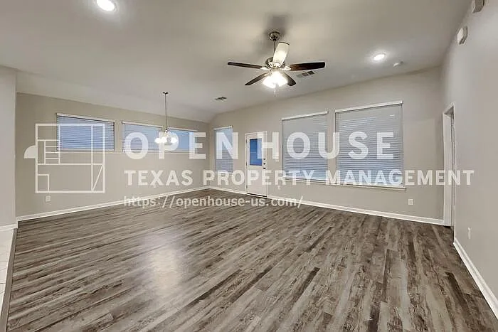 1260 Meridian Dr — Photo 4
