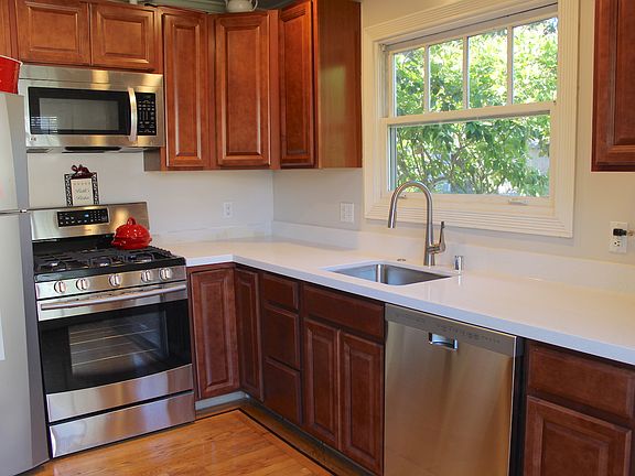 4th image of 149 Wellesley Cres #C