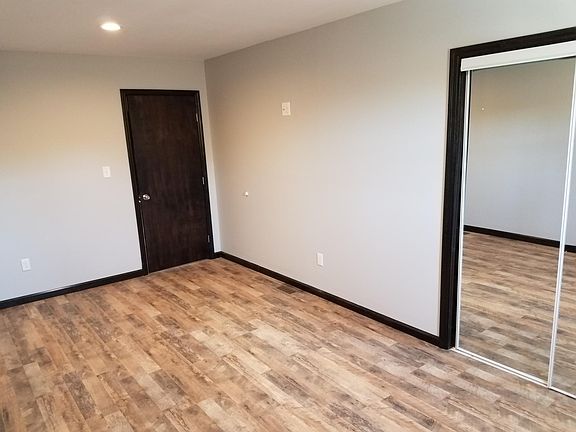 4th image of 1042 Broadway St #B