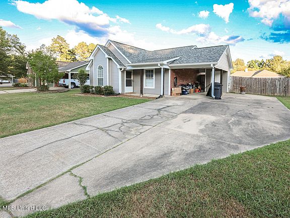 4th image of 486 Mocking Bird Cir