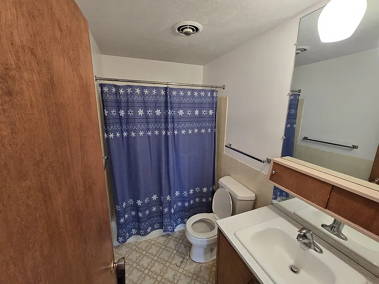 420 Steinway Rd — Photo 4