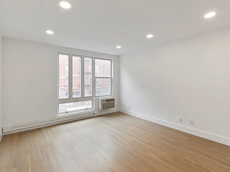 149 Franklin St #2F — Photo 2