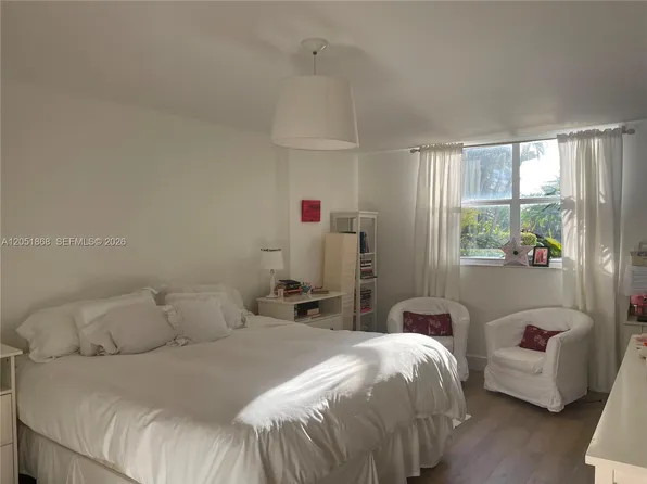 170 Ocean Lane Dr APT 305, Key Biscayne, FL 33149
