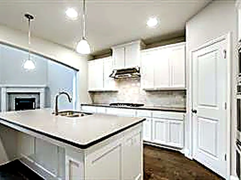 2212 Long Park Ave — Photo 4