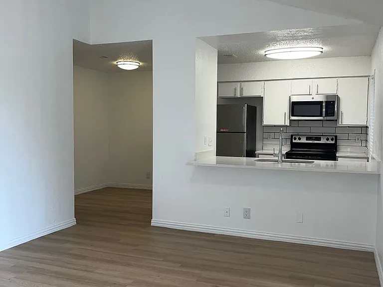 St. Edwards Place Apartments — Photo 43