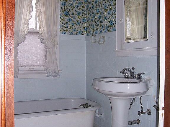 5th image of 534 Arlington Ave