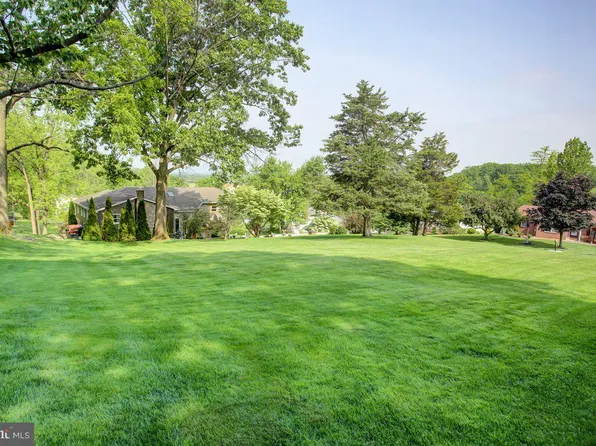 Echo Dr, Chambersburg, PA 17202