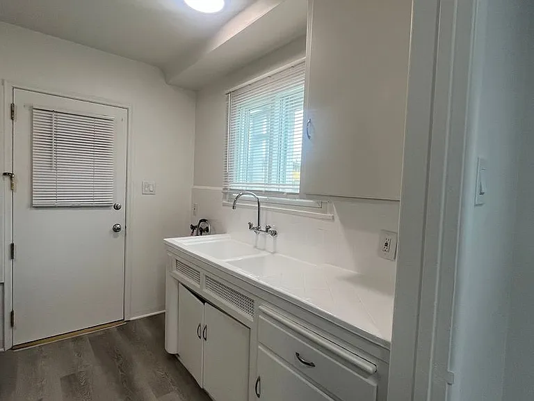 8400-8422 Crenshaw Dr #3357-3365 — Photo 3