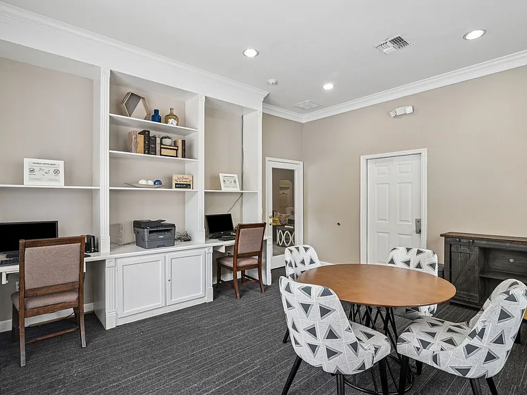 Chelsea Apartments — Photo 24
