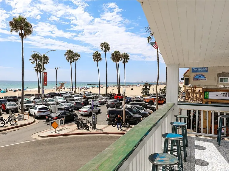 2214 W Oceanfront #B — Photo 1