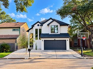 9822 Oak Point Dr, Houston, TX 77055