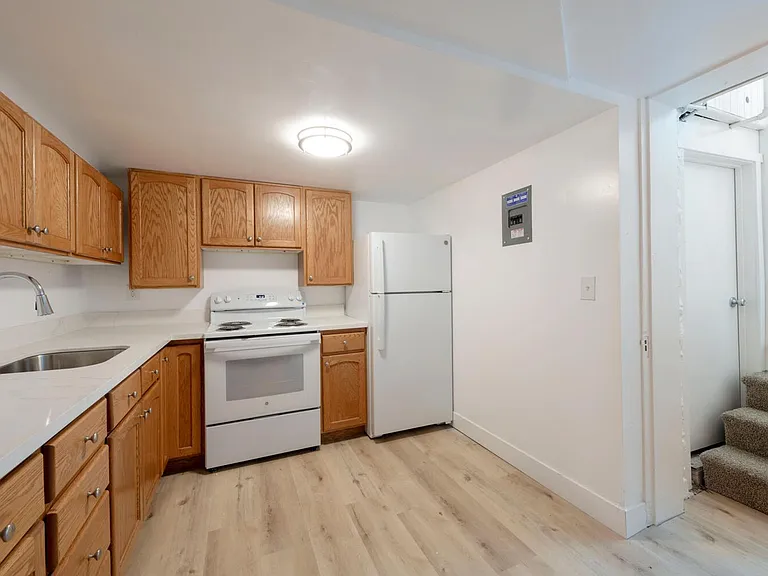 87 C St — Photo 50