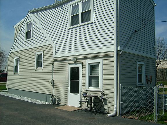 5th image of 131 S Elm St