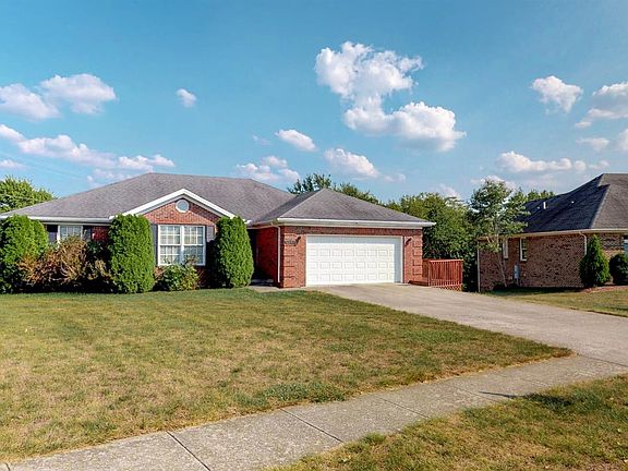 4th image of 135 Castlewood Dr