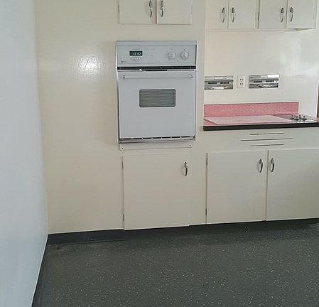5th image of 597 Hillcrest Dr